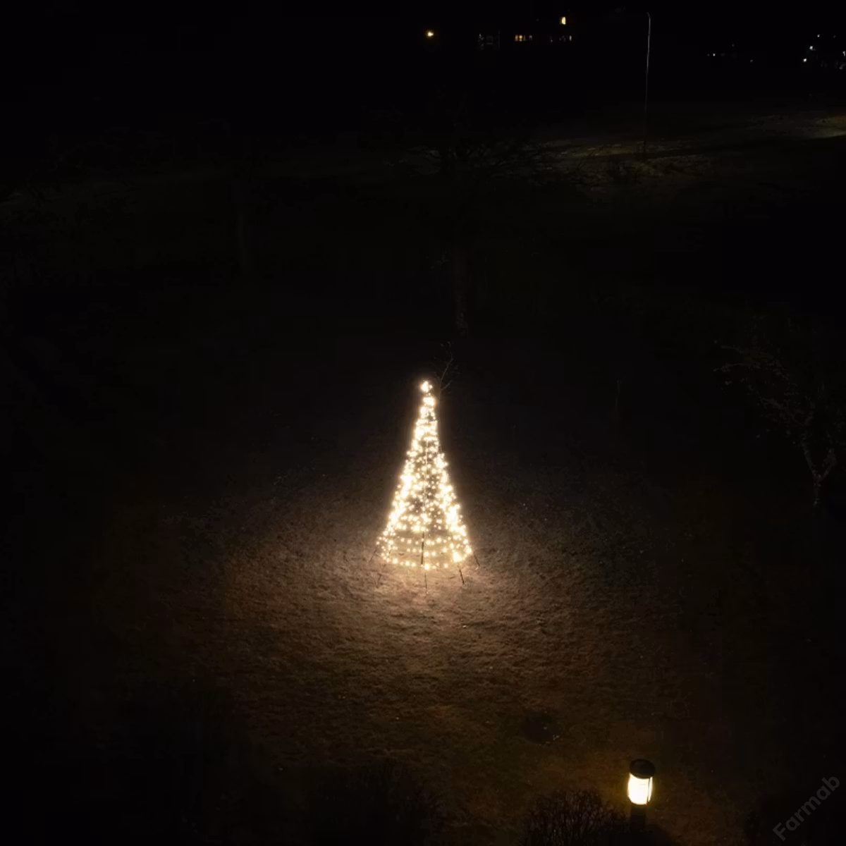 Mysig och hållbar ljusgran för utomhusmiljöer