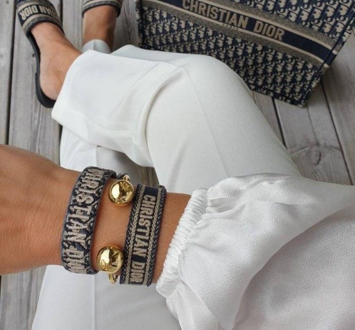 NEW BERRY CUFF ARMBAND