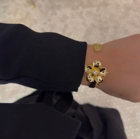 LA FLEUR CUFF ARMBAND