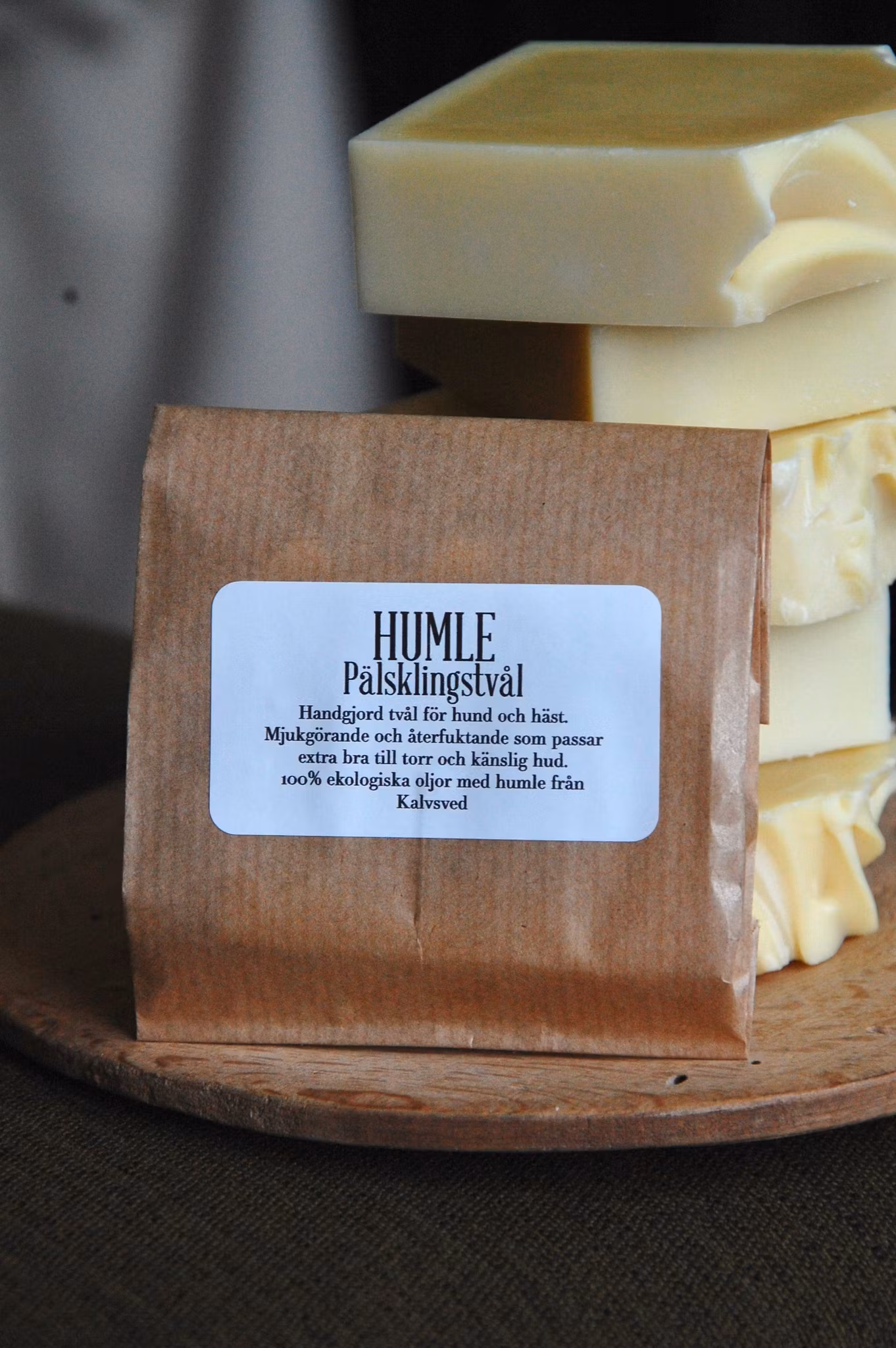 GÅVA PÅ KÖPET! Liten HUMLE "Pälsklingstvål"- Schampotvål för hund och häst!