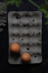 Äggfat stort grå/brunt