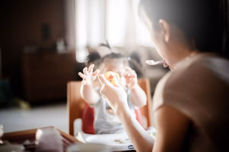 Slik får du barnet ditt til å spise sunt og variert