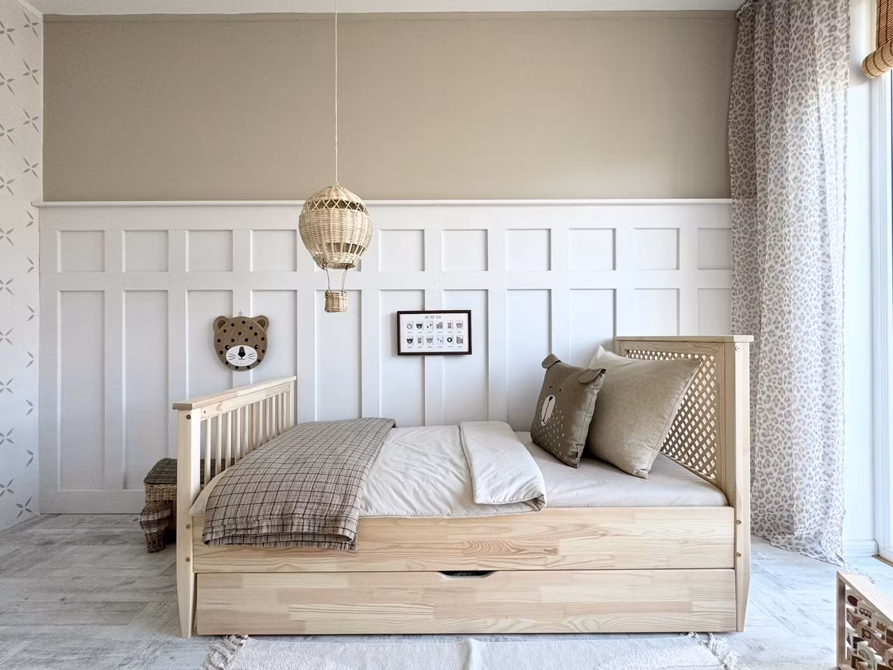 Barneseng BOHO med oppbevaringsskuff/ekstraseng