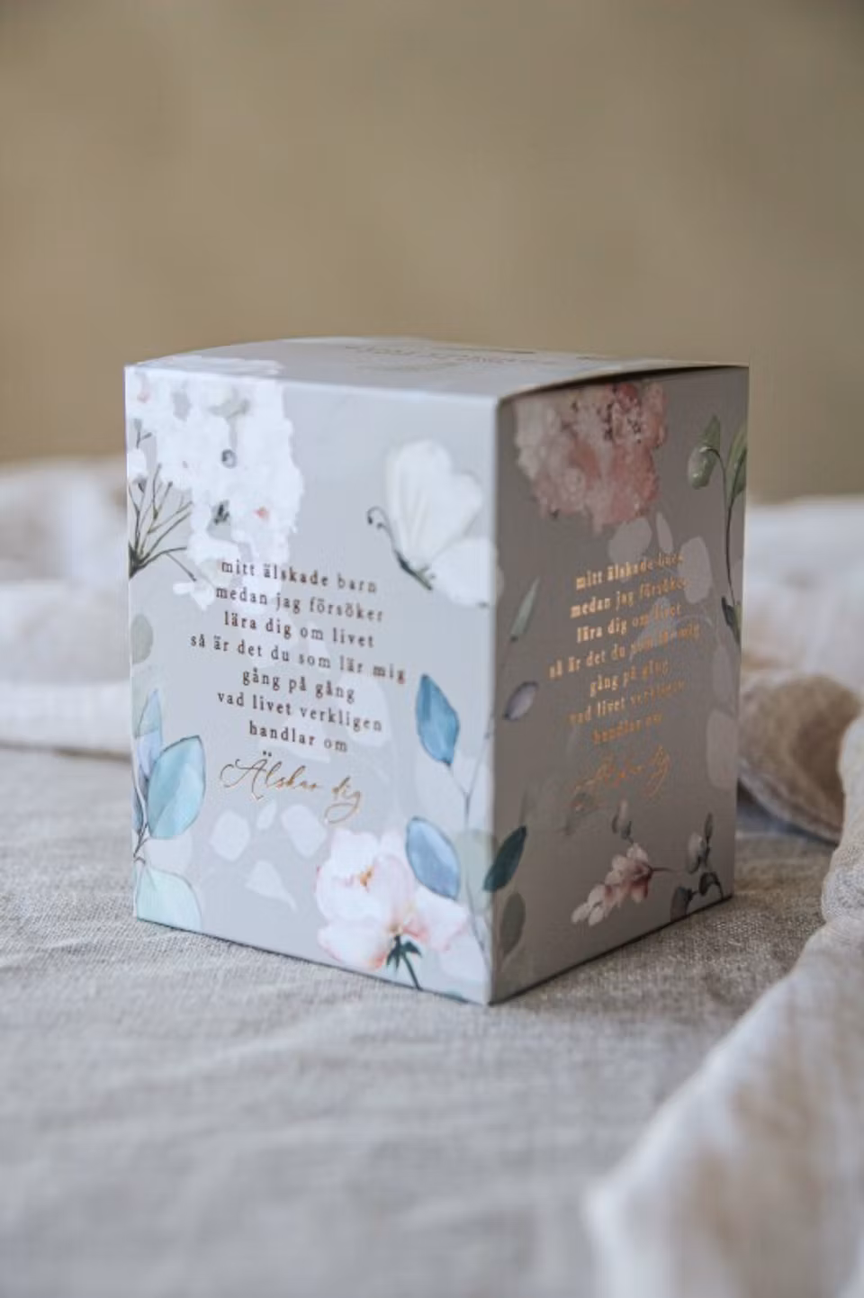 Lykta: älskade barn i gåvobox