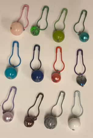 Stickmarkör - hängande pärla