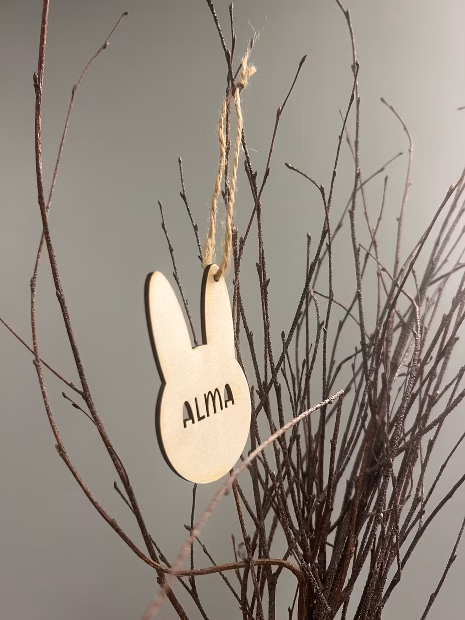 Hänge: hare i trä