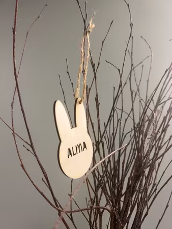 Hänge: hare i trä