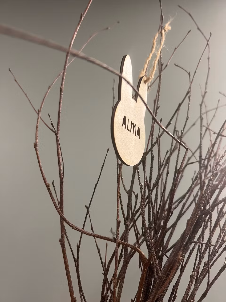 Hänge: hare i trä