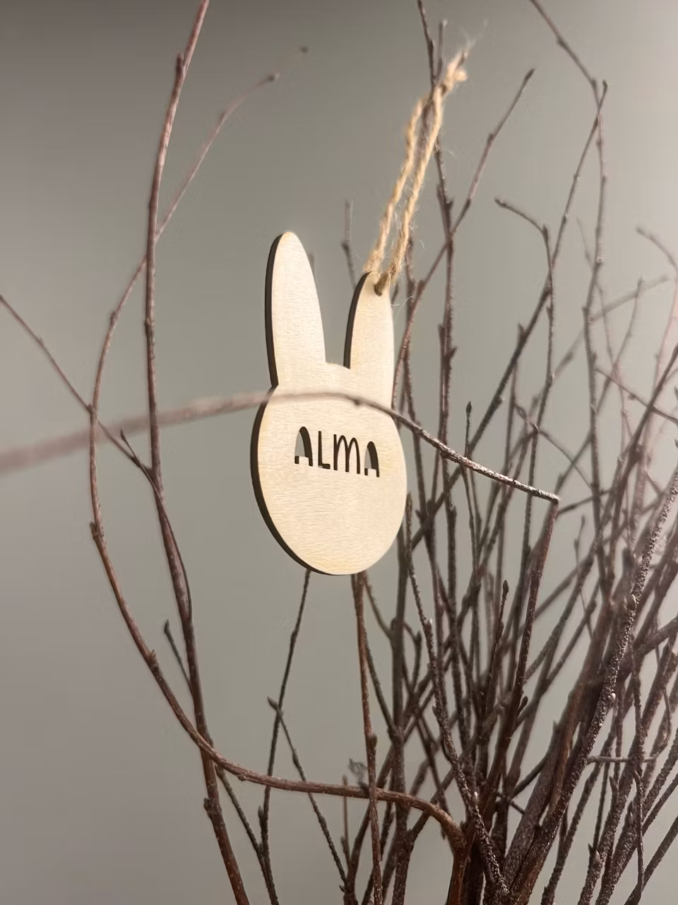 Hänge: hare i trä