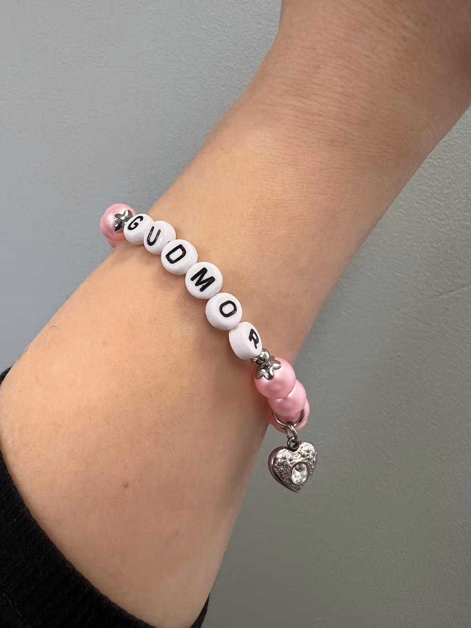 Text Armband med tjeckiska glaspärlor