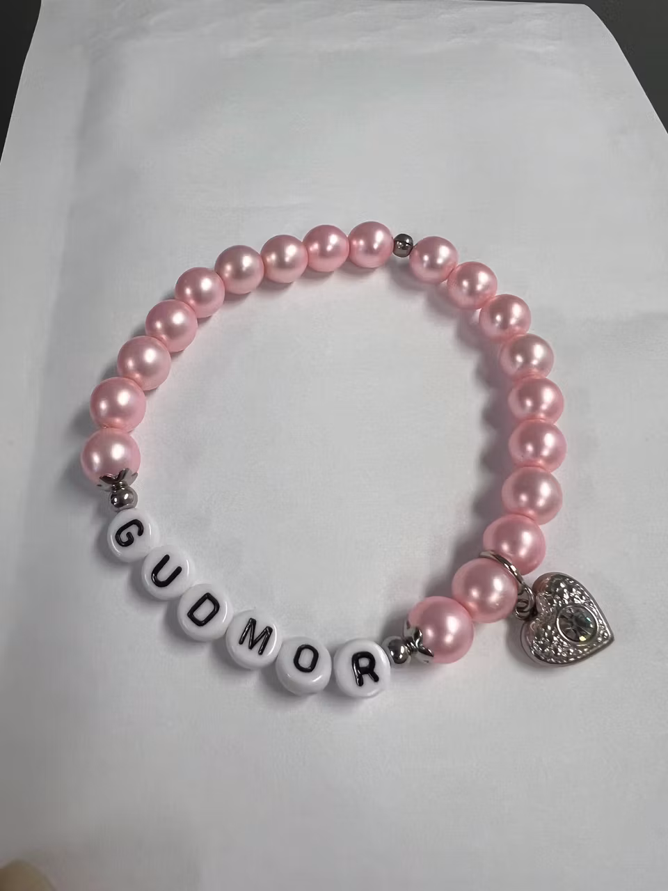 Text Armband med tjeckiska glaspärlor