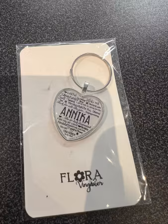 Nyckelringar med färdiga namn