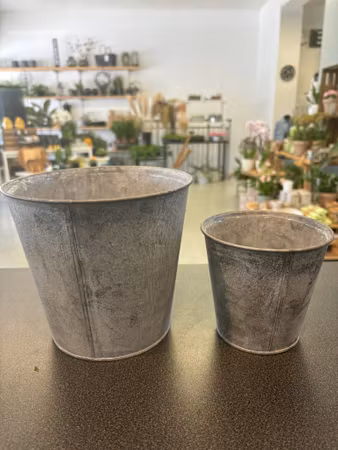 Plåtkruka med plast