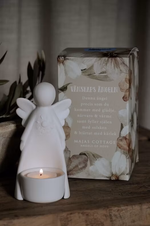 Majas vänskaps ängel med värmeljus