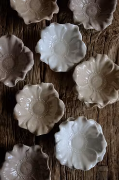 Majas cottage: blomstra skål