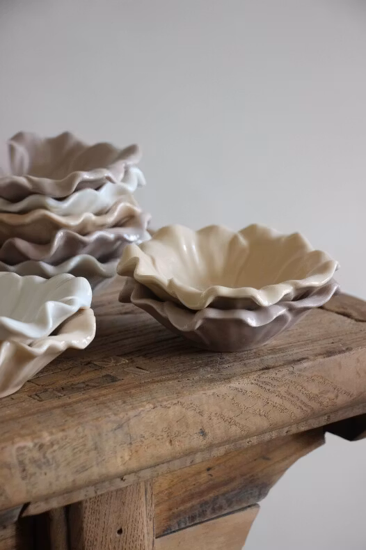 Majas cottage: blomstra skål