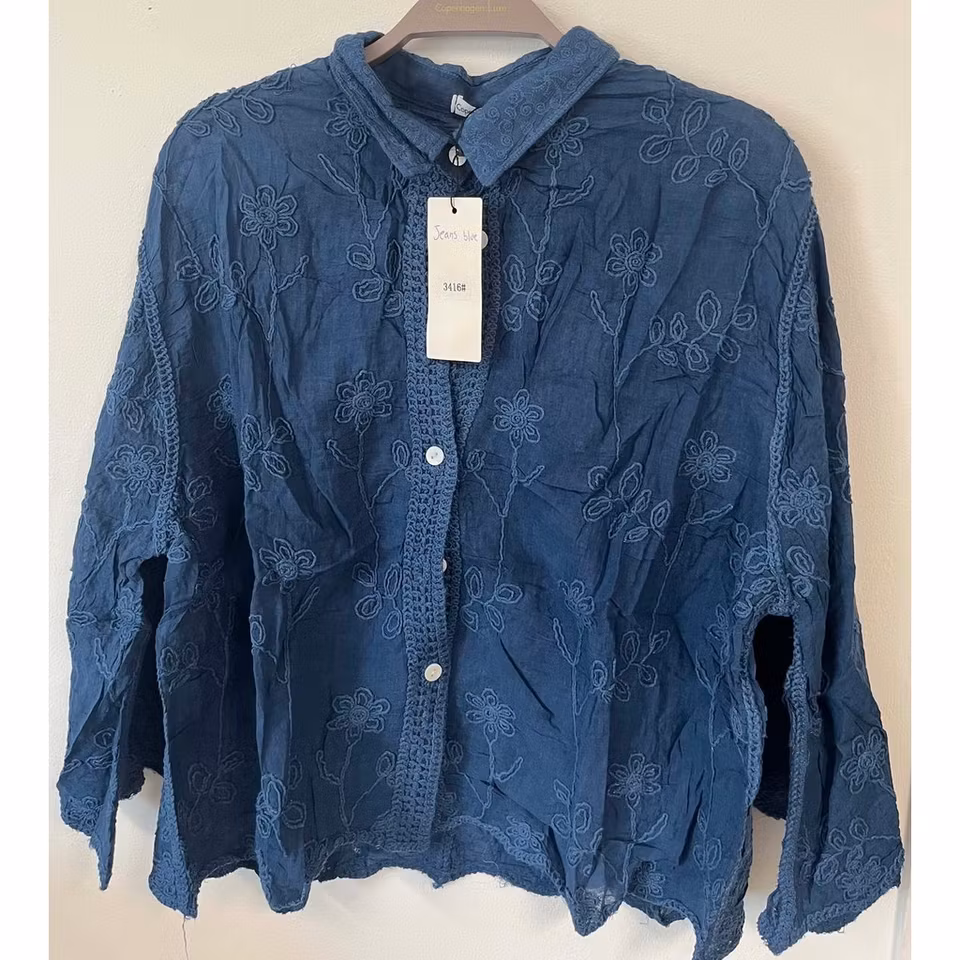 Broderad blus - blå