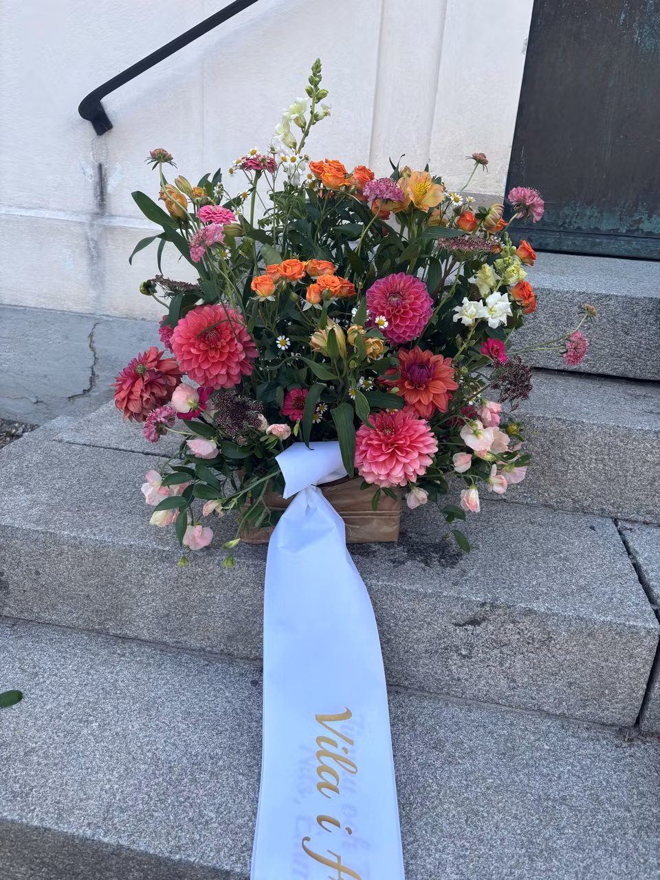 Stående rak begravningsdekoration