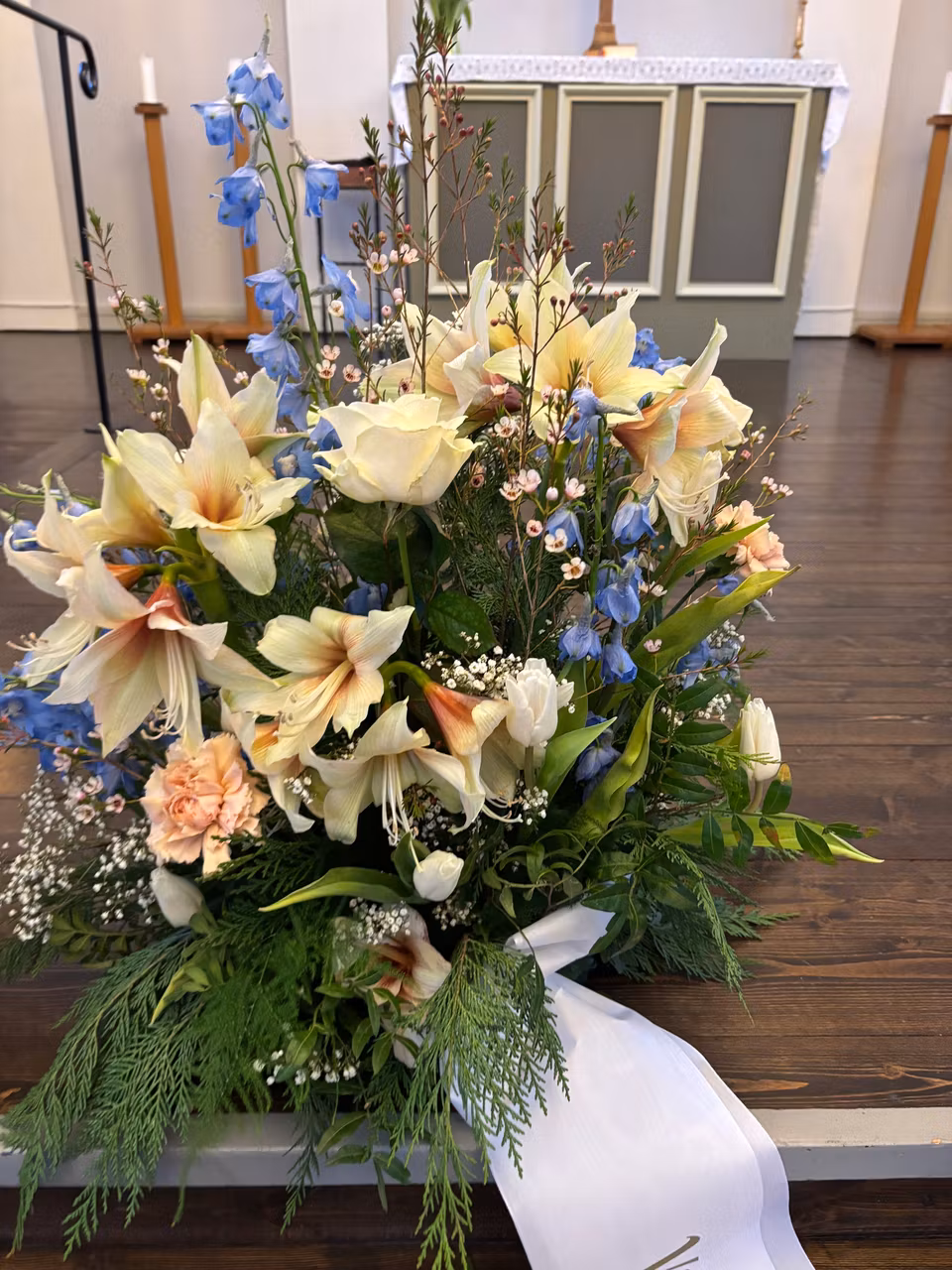 Stående rak begravningsdekoration