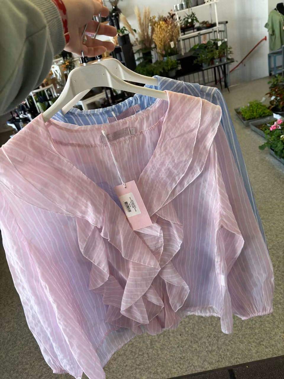 RANDIG BLUS MED VOLANG stl. L/XL