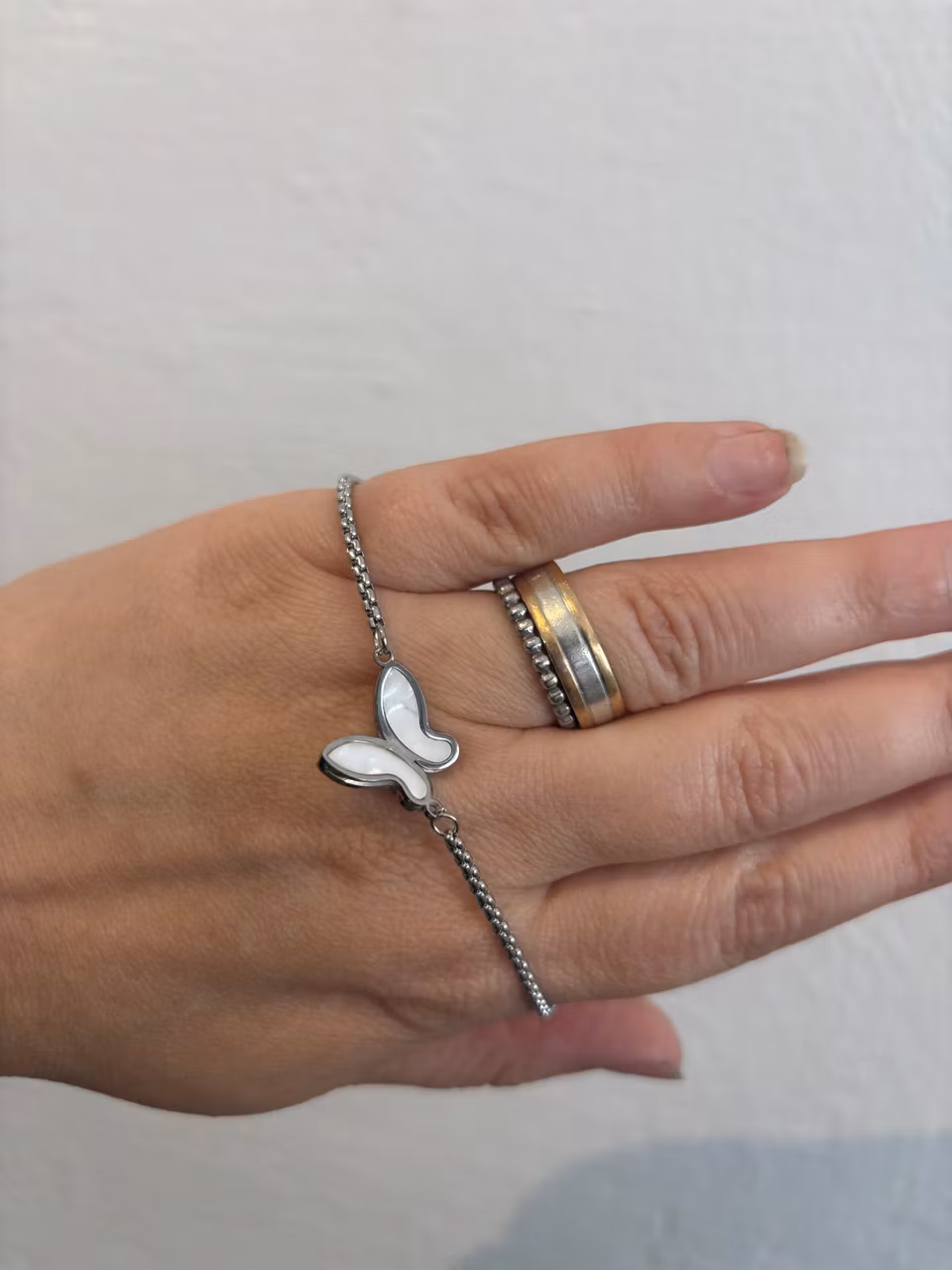 Armband med fjäril
