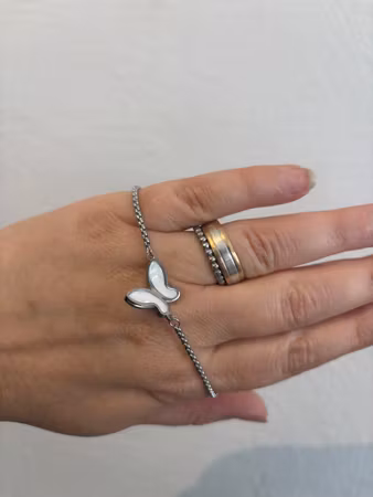 Armband med fjäril