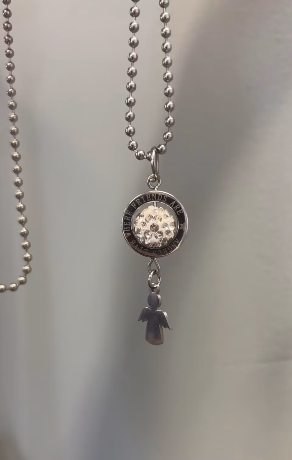 Halsband: Angels lives where friends are