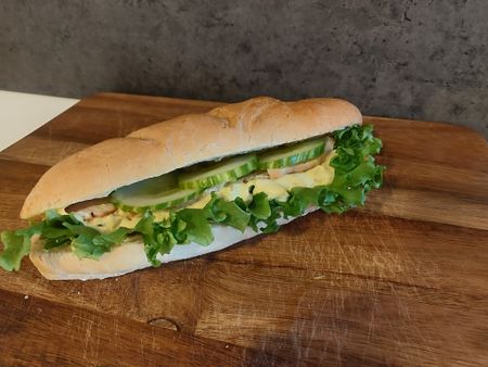 Baguette med skagenröra och ost
