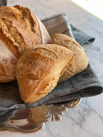 Lilla duett -surdegsfralla på fullkornsdinkel och ekologiskt vetemjöl