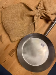 Kolbullepanna 80 cm skaft i jutepåse