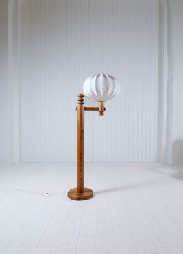 Scandinavian Modern Sculptural Floor Lamp in Pine Uno Kristiansson, Sweden 1970s