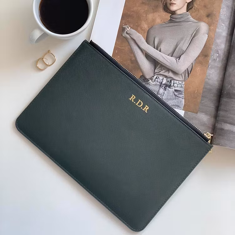 Dark Green saffiano pouch/ väska med gravyr