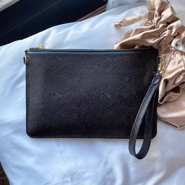 Snake pouch