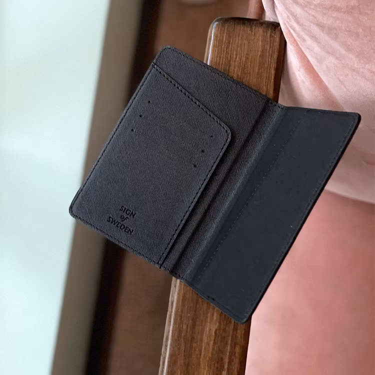 Svart saffiano passfodral