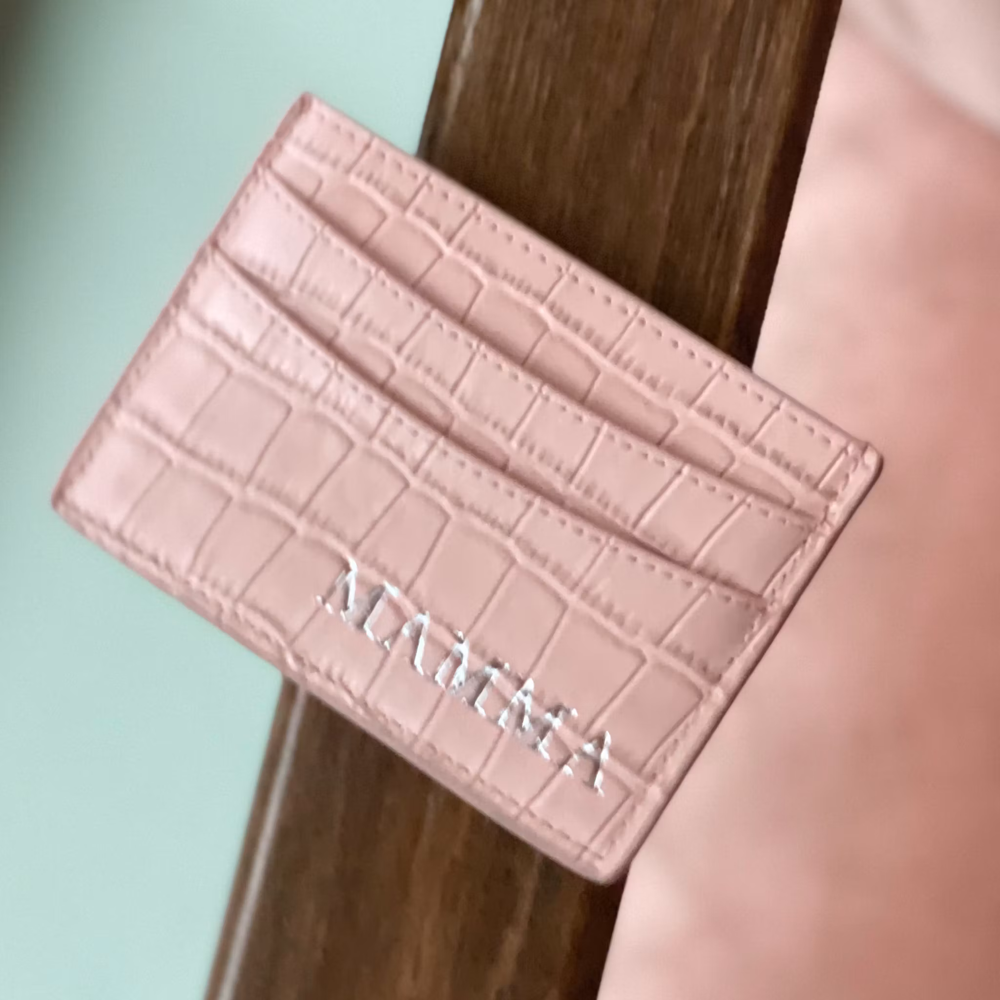 Pink Croc (korthållare)