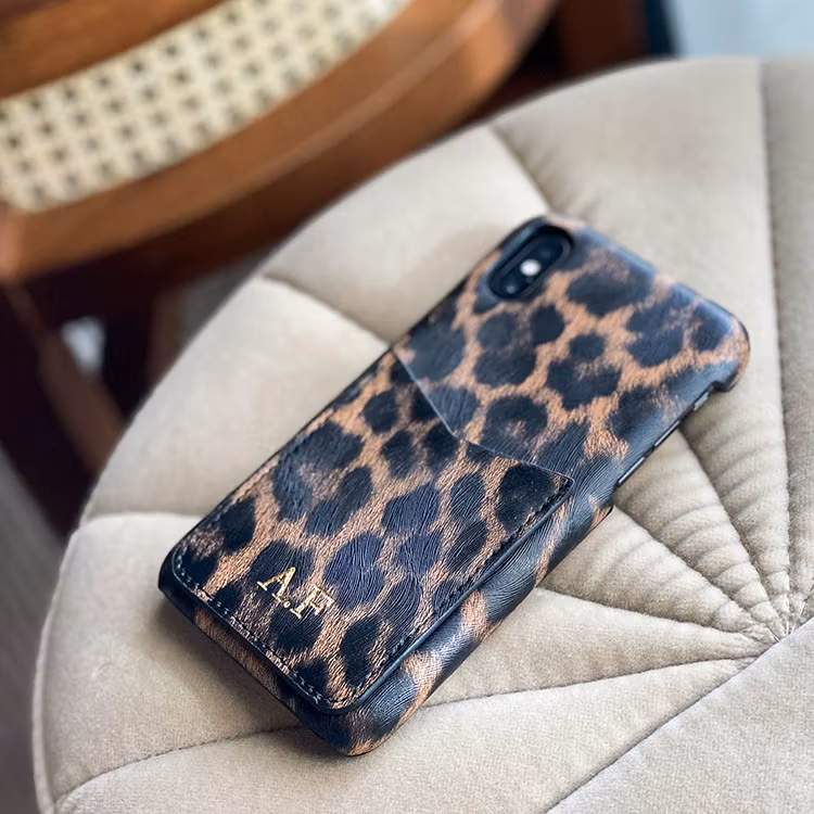 Mobilskal med kortficka- välj färg och iPhonemodell