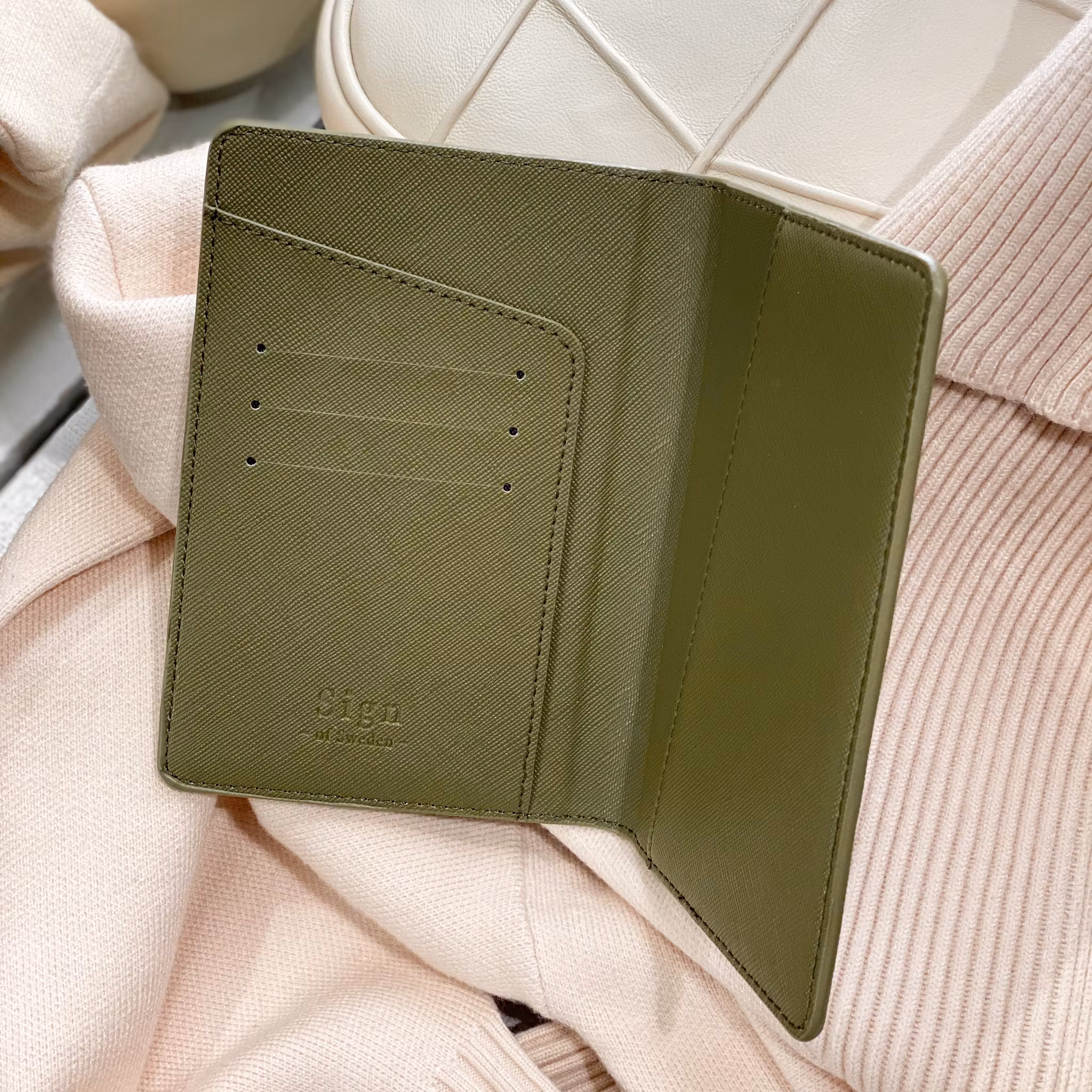 Khaki passfodral med gravyr