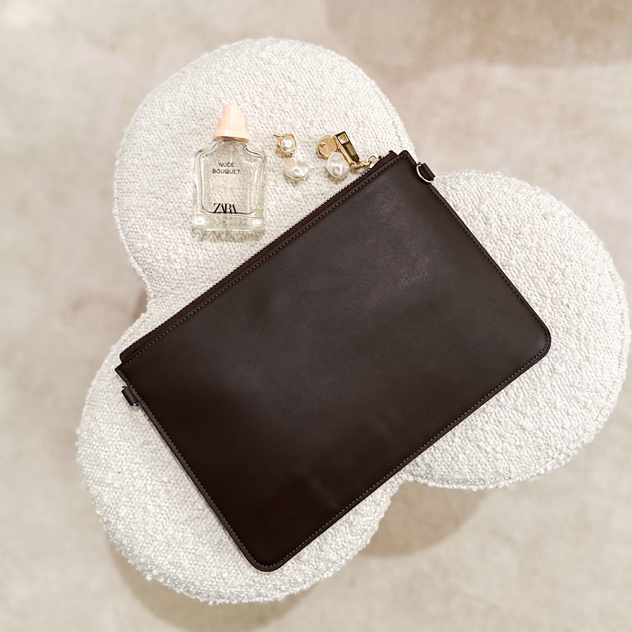 Dark Brown smooth pouch/ väska med gravyr