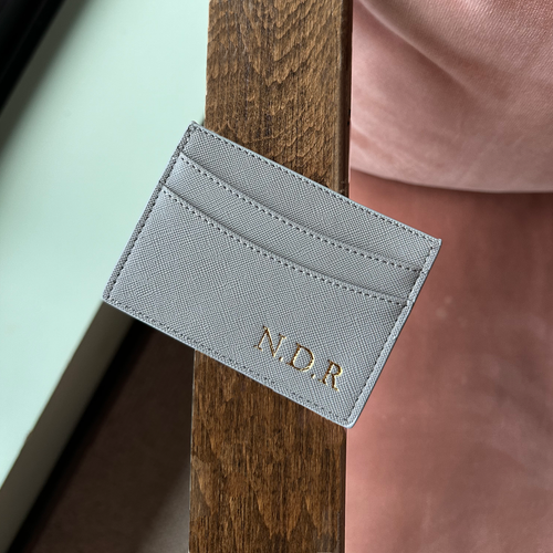 Grå korthållare med gravyr