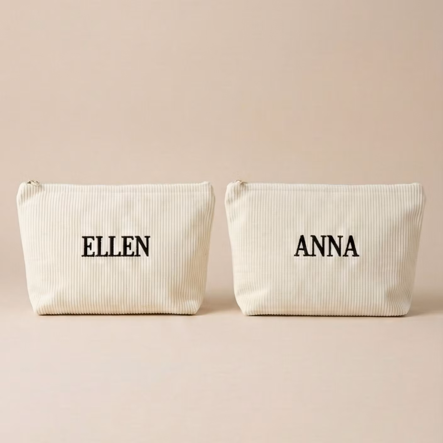 Vit necessär med namn