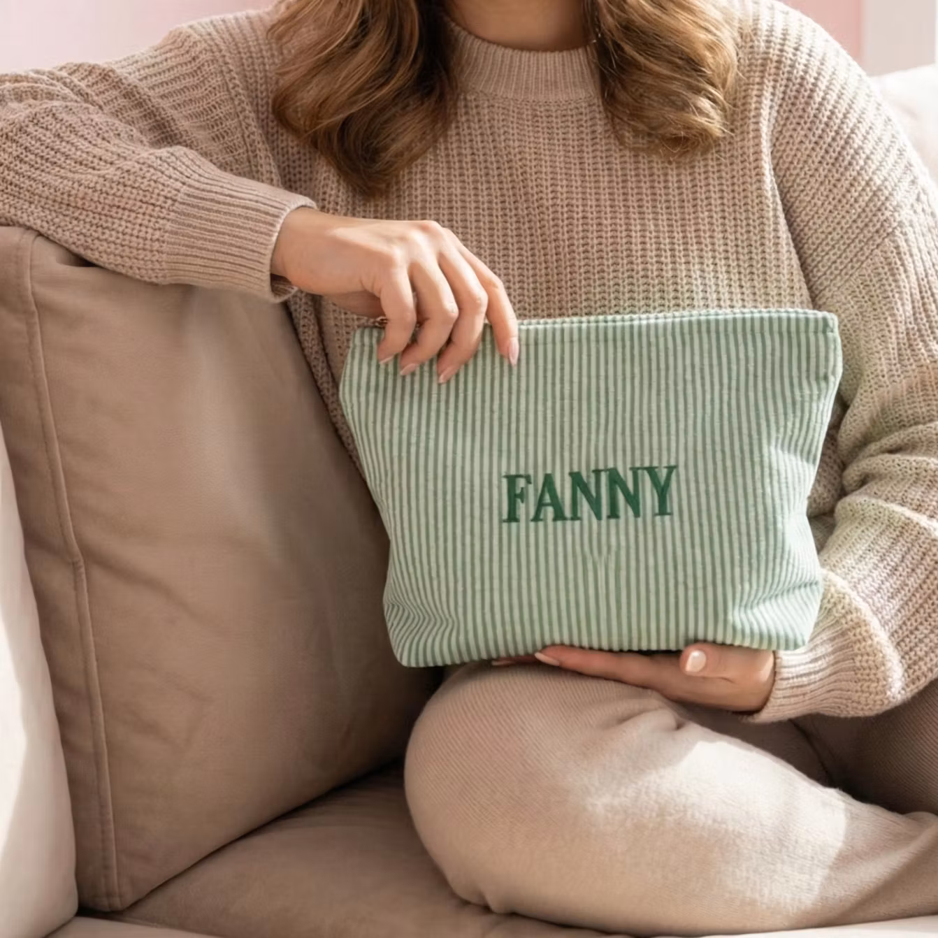 Grön necessär med namn