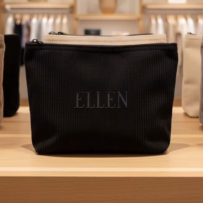 Svart necessär med namn