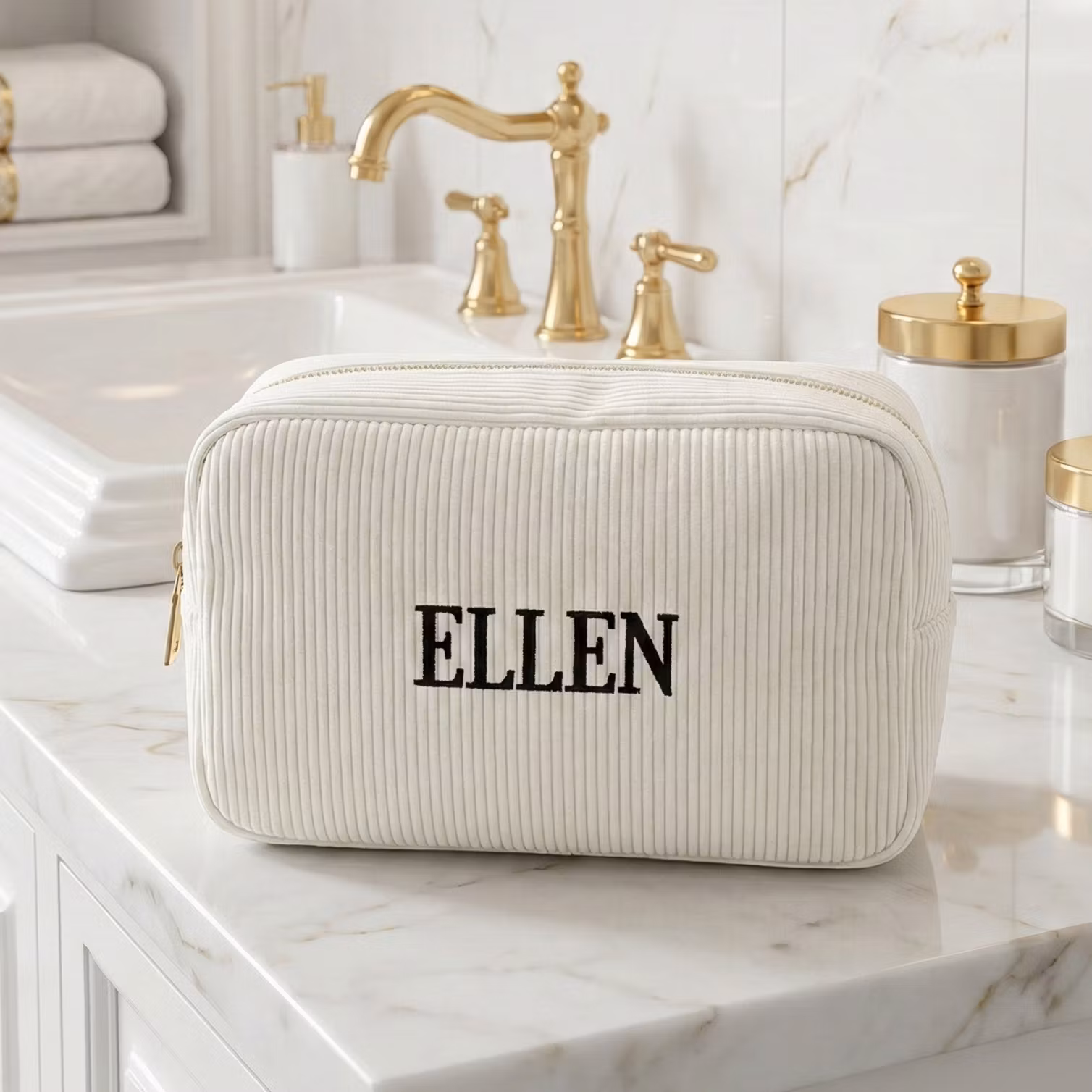 Vit sminkväska med namn