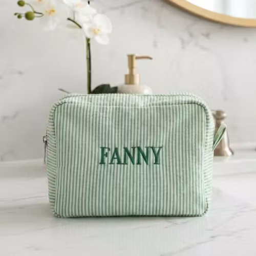 Grön sminkväska med namn