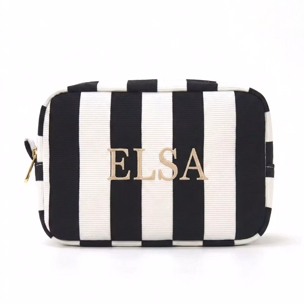 Randig vit/svart sminkväska med namn