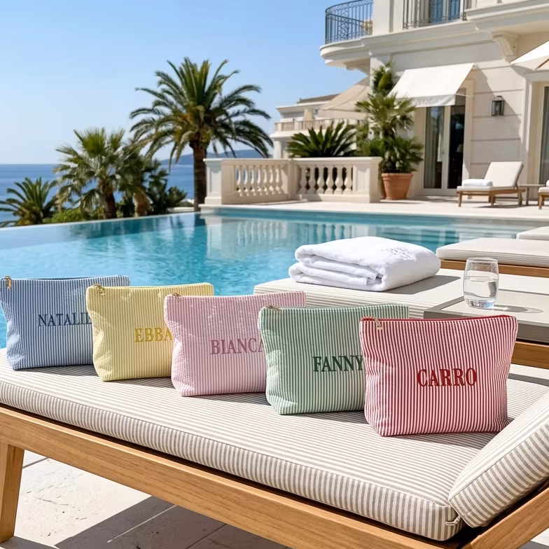 Röd necessär med namn