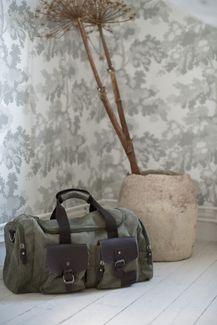 STILVOLLE, TRENDIGE DUFFELTASCHE AUS KUNSTLEDER VON SUTHERLAND & SONS – GRAU