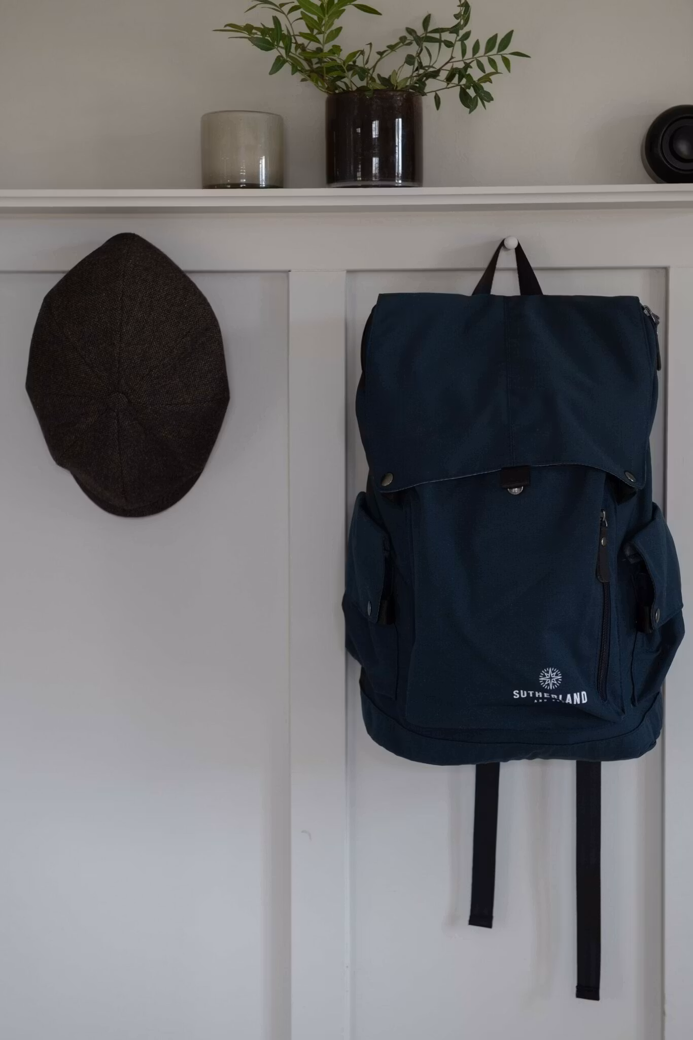 STILVOLLER CANVAS-RUCKSACK VON SUTHERLAND & SONS – NAVY