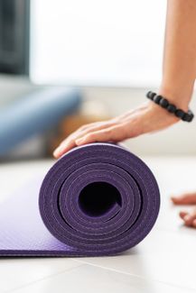 Komplettes yoga-set aus umweltfreundlichem material - Blau