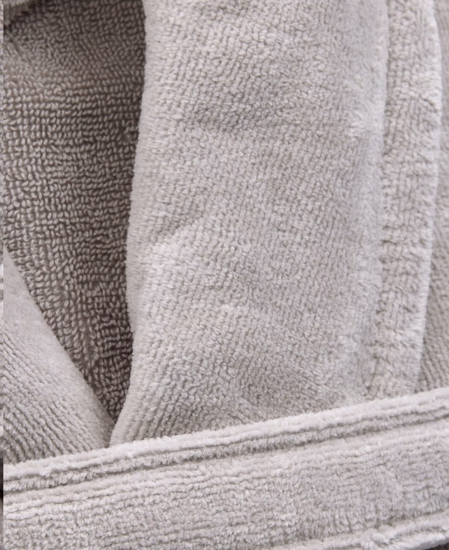 Weicher Bademantel aus Velours – GRAU